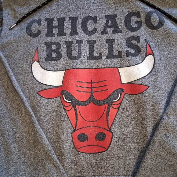 Chicago Bulls Long Length Gray Hooded Sweatshirt. Mens Size Medium - Picture 4 of 6